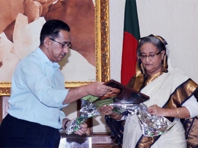 মা সারা জীবন মানুষের সেবা করে গেছেনঃ হাসিনা